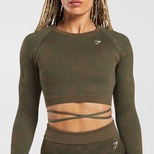 SOLD| NWT GYMSHARK - Green Camouflage Long Sleeve Crop Top